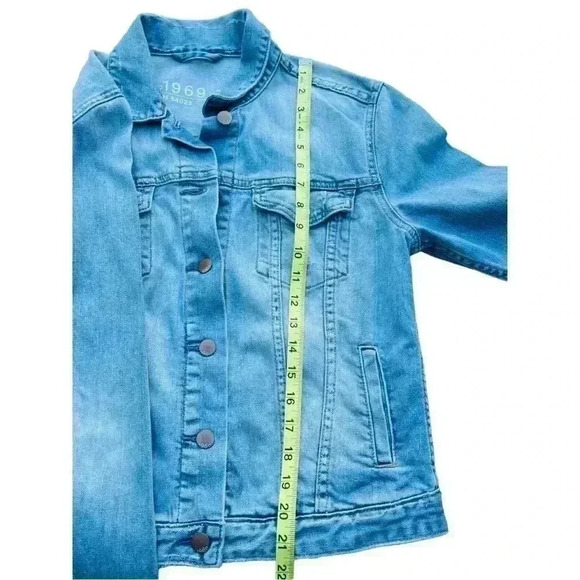 Women’s Gap 1969 Distressed Denim Jacket•Light Wash•Preowned Great Condition• - Picture 3 of 11